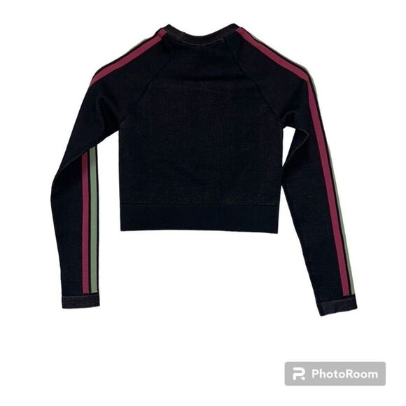 Fabletics Women's Black Aisley Seamless Striped Long Sleeves Crop Top Sz XS NEW - Picture 2 of 5